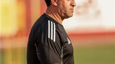 نجم الزمالك السابق: توروب يتمسك بجهازه.. والأهلي يحسم موقف أمير عبد الحميد غدًا