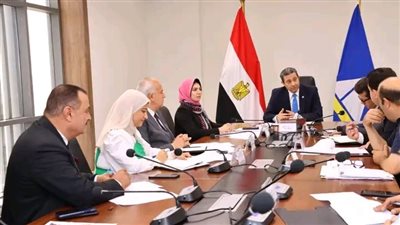 محافظ دمياط يرأس اجتماعًا لمناقشة الخطط الاستثمارية لمديريتى التضامن الاجتماعي والتموين 