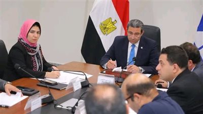 أيمن الشهابي يناقش الخطة الاستثمارية للوحدة المحلية لمركز ومدينة دمياط