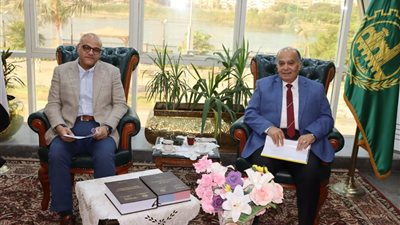 محافظ القليوبية يناقش إنشاء محطة عملاقة لتحويل 2000 طن قمامة يوميًا إلى 62 ميجاوات كهرباء