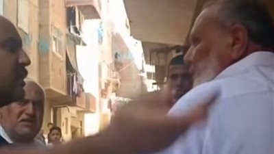 “صفع مسن بالسويس”.. لماذا تتراجع الأخلاق في عصر السوشيال ميديا؟| (فيديو)