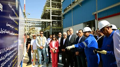 رئيس الوزراء يفتتح مشروع استرجاع الغازات بشركة النصر للبترول