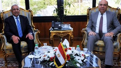 وزير الطيران يبحث مع رئيس الأكاديمية العربية للعلوم والتكنولوجيا والنقل البحري سبل التعاون المشترك