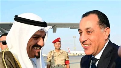 رئيس الوزراء يستقبل نظيره الكويتي بمطار القاهرة الدولي