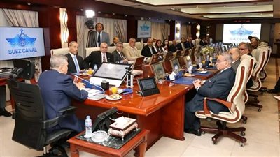 الفريق أسامة ربيع يجتمع مع ممثلي 20 جهة من الخطوط والتوكيلات الملاحية