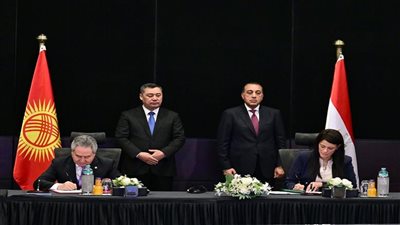 الرئيس القيرغيزي ورئيس الوزراء يشهدان توقيع اتفاقيات لتعزيز التعاون بين البلدين