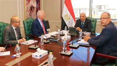 وزير قطاع الأعمال العام يعقد اجتماعًا موسعًا في 