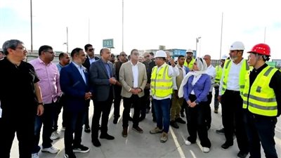 وزير الإسكان يتابع موقف تنفيذ أبراج 