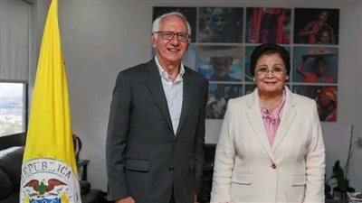 نائب وزير الصحة تبحث مع وزير صحة كولومبيا تبادل الخبرات في الرعاية الصحية الأولية وصحة الأم والطفل
