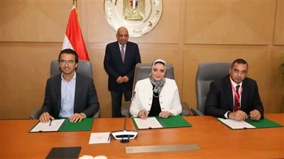  وزير الكهرباء يشهد مراسم توقيع الاتفاقيات المكملة لتنفيذ مشروعين إنتاج الكهرباء من الطاقة الشمسية