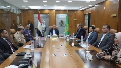 محافظ المنيا يتابع انطلاق عملية التصويت في انتخابات مجلس النواب 2025 في يومها الأول