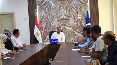 محافظ السويس يؤكد على التنسيق بين الطب البيطري والتموين ومباحث التموين 