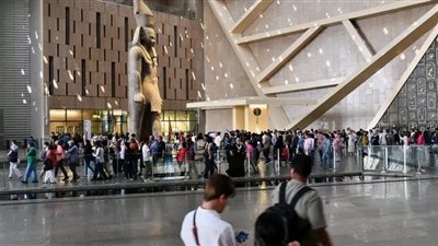 توافد المواطنين لزيارة المتحف المصري لليوم السابع على التوالي بنحو 12 ألف زائر 