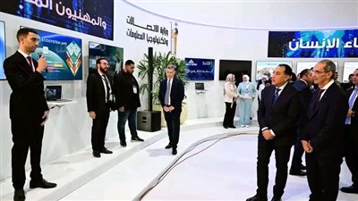رئيس الوزراء يناقش عددا من خريجي مبادرات وزارة الاتصالات وأصحاب الشركات الناشئة حول مشروعاتهم