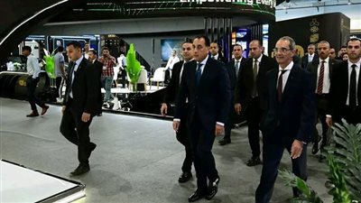 رئيس الوزراء يتفقد أجنحة الجهاز القومي لتنظيم الاتصالات والشركة المصرية للاتصالات