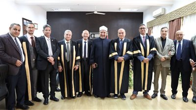 ناقشها اللواء سمير فرج.. رسالة دكتوراه بجامعة الأزهر علي المؤسسات الصحفية تطوير استراتيجيات متقدمة لمواجهة التحديات  المعلوماتية