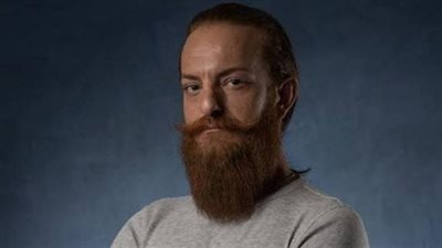 تحوّل أويس مخللاتي إلى المسيحية… إعلان يهزّ الوسط الفني