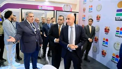 وزير التربية والتعليم يتفقد جناح 