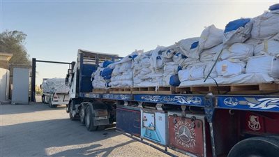 مساعدات إغاثية للشتاء.. الهلال الأحمر المصري يطلق قافلة زاد العزة الـ77