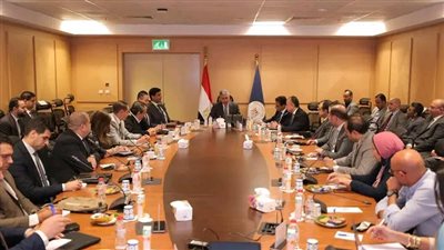 وزير السياحة والآثار يتابع آخر مستجدات الأعمال بالمنظومة الجديدة للتأشيرة السياحية 