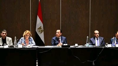 رئيس الوزراء يعقد اجتماعا مع 40 من ممثلي كبريات الشركات والمؤسسات الفكرية والبحثية في جنوب أفريقيا