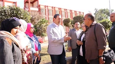 محافظ دمياط يتابع ميدانيًا أعمال رد الشئ لأصله ورفع كفاءة شارع الثورة 