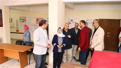 محافظ دمياط يتفقد عدد من المقار الانتخابية استعدادًا لانطلاق عملية التصويت