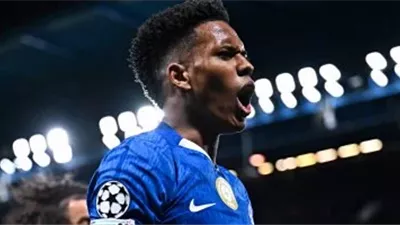 تشيلسي يتقدم على برشلونة 2-0 بفضل هدف إستيفاو الرائع في دوري أبطال أوروبا