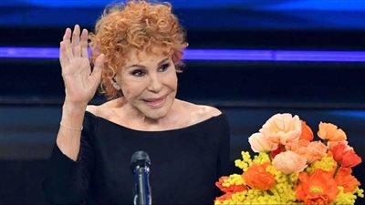 وفاة المغنية الإيطالية أورنيلا  فانوني عن عمر ناهز 91 عامًا