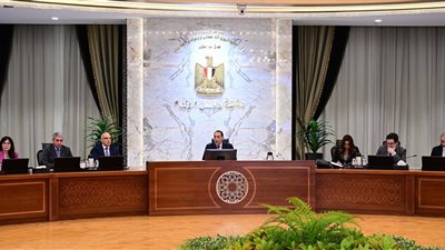 رئيس الوزراء يترأس اجتماع اللجنة الوزارية للسياحة ويؤكد دعم الحكومة لتعزيز القطاع