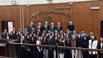 جنايات مستأنف الجيزة تستقبل وفدًا من طلاب الحقوق بالجامعة الألمانية للاطلاع على سير العمل القضائي