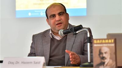 رئيس جامعة الأزهر يهنئ الدكتور حازم منتصر بفوزه بجائزة محمد عاكف أرصوي الدولية للعلوم والفنون