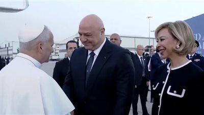 في زيارة تاريخية.. بابا الفاتيكان يصل بيروت 