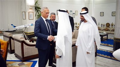 مصر للطيران تبحث مجموعة «طيران أبوظبي» لتعزيز التعاون المشترك