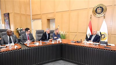 كامل الوزير يبحث مع مجموعة فولكس فاجن الألمانية خطة المجموعة لتصنيع السيارات في مصر