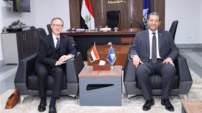 محافظ دمياط يستقبل سفير لاتفيا لبحث التعاون الاقتصادي المشترك في قطاعات الأثاث والأسماك