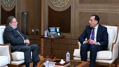 رئيس الوزراء يلتقي محافظ البنك المركزي لمتابعة جهود التنسيق المشترك 