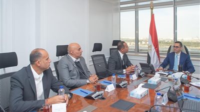 وزير الاستثمار يبحث توطين صناعة الدراجات النارية في مصر مع 