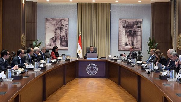 خلف الحدث
