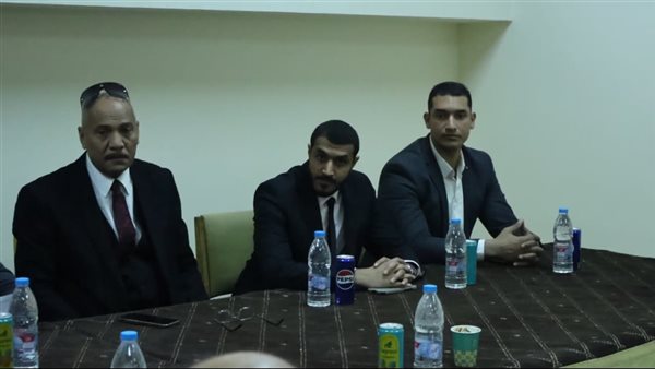 خلف الحدث