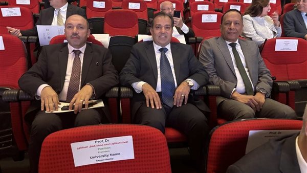 خلف الحدث
