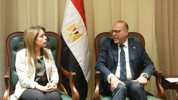 اجتماع وزير العمل