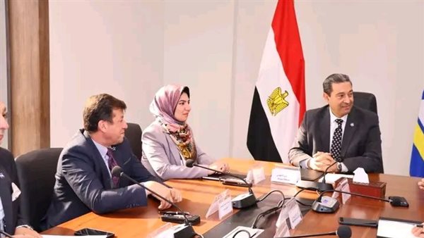 خلف الحدث